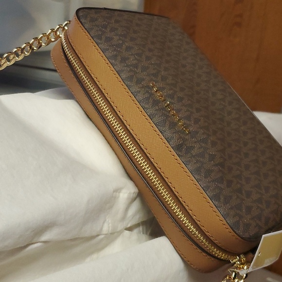 NWT Michael Kors Jet Set Crossbody Signature Coated Canvas (Firm Price) - Picture 4 of 15